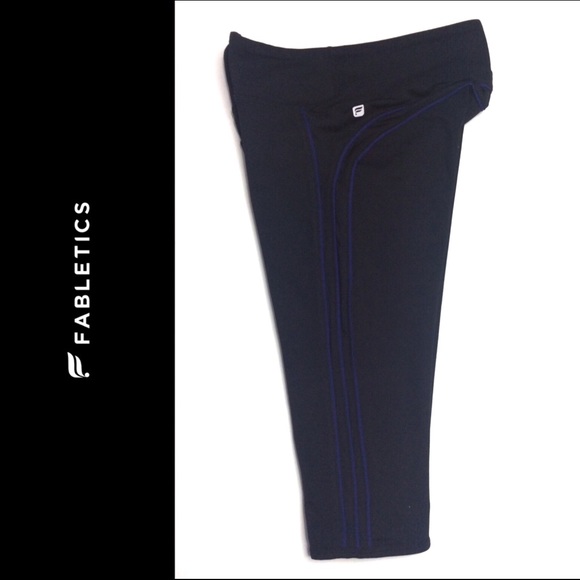 Fabletics black/purple Capri leggings size… - Picture 1 of 6